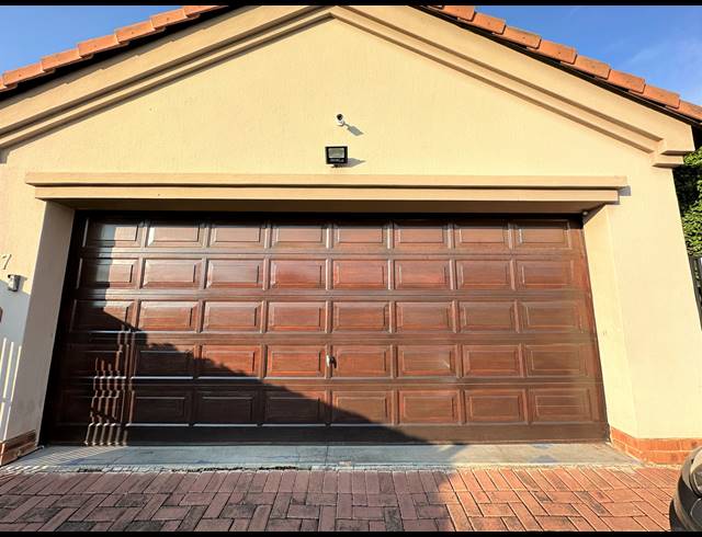 4 BEDROOM FREEHOLD FOR SALE IN BRONBERG